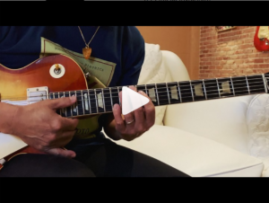 松本孝弘が「花火」をギター演奏している動画のキャプチャ画像