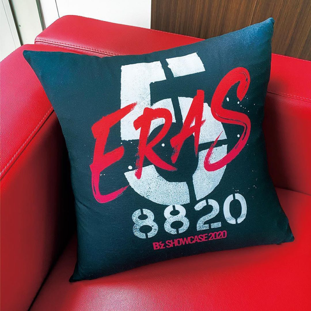 B'z公式Instagramに投稿された『B'z SHOWCASE 2020 -5 ERAS 8820- Day1~5』のオフィシャルグッズ画像