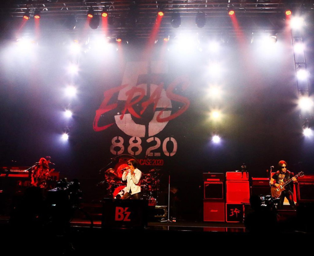 B'z公式Instagramに投稿された『B'z SHOWCASE 2020 -5 ERAS 8820- Day3』のステージ写真