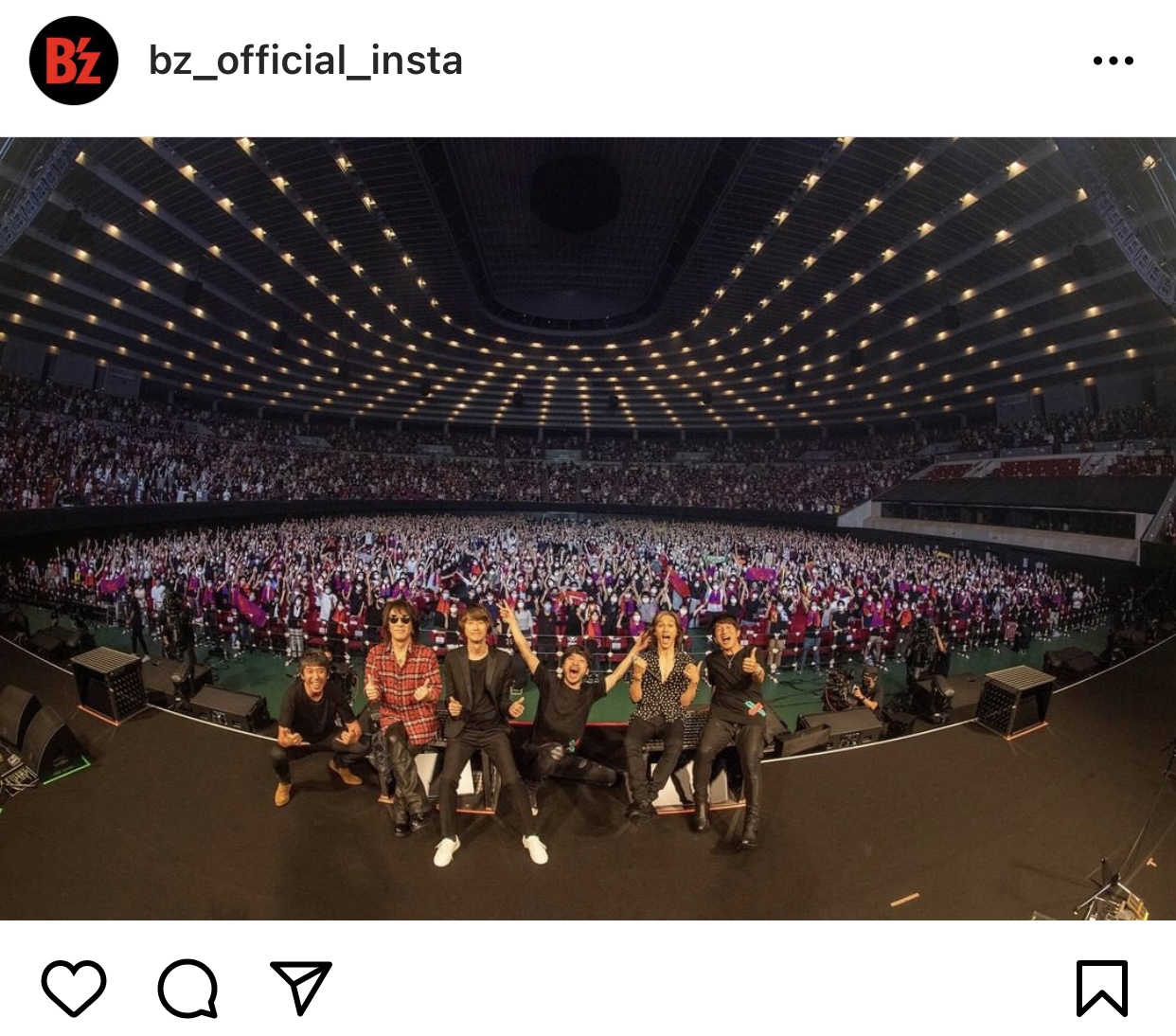 B'zとMr.Childrenのメンバー全員が写った『UNITE #01』ステージでの写真