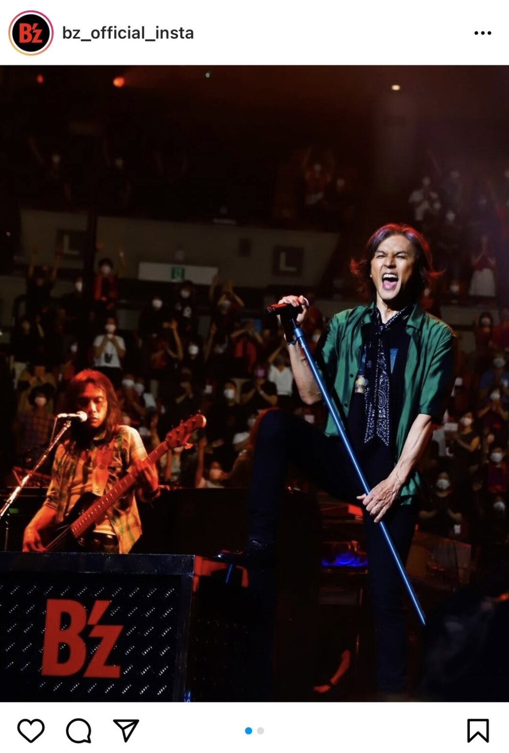 B'z公式Instagramに投稿された『B’z presents UNITE #01』大阪公演のステージ写真（ヴォーカル・稲葉浩志、第2弾）