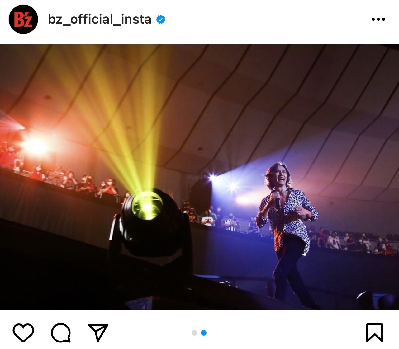 B'z公式Instagramに投稿された『B'z presents UNITE #01』横浜公演のステージ写真（ヴォーカル・稲葉浩志）