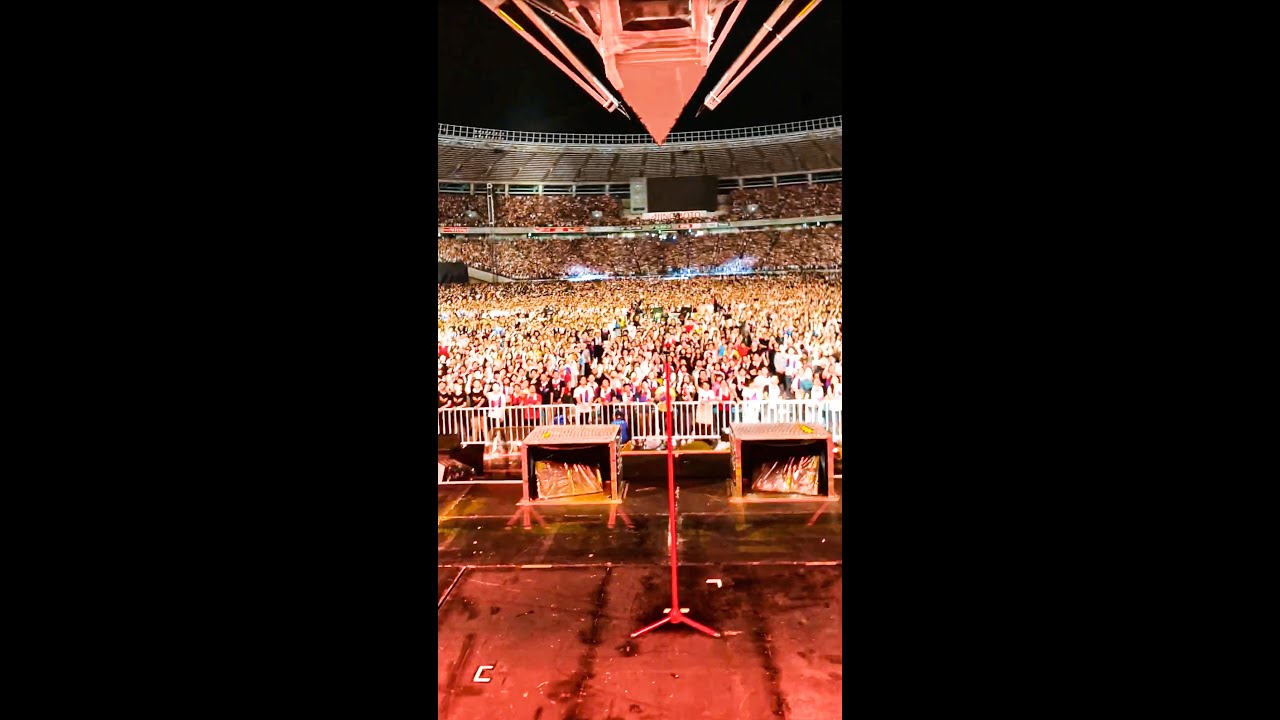 シェーン・ガラースが公開したB'zのツアー『B'z LIVE-GYM Pleasure 2018 -HINOTORI-』での「Brotherhood」の演奏動画のサムネ画像