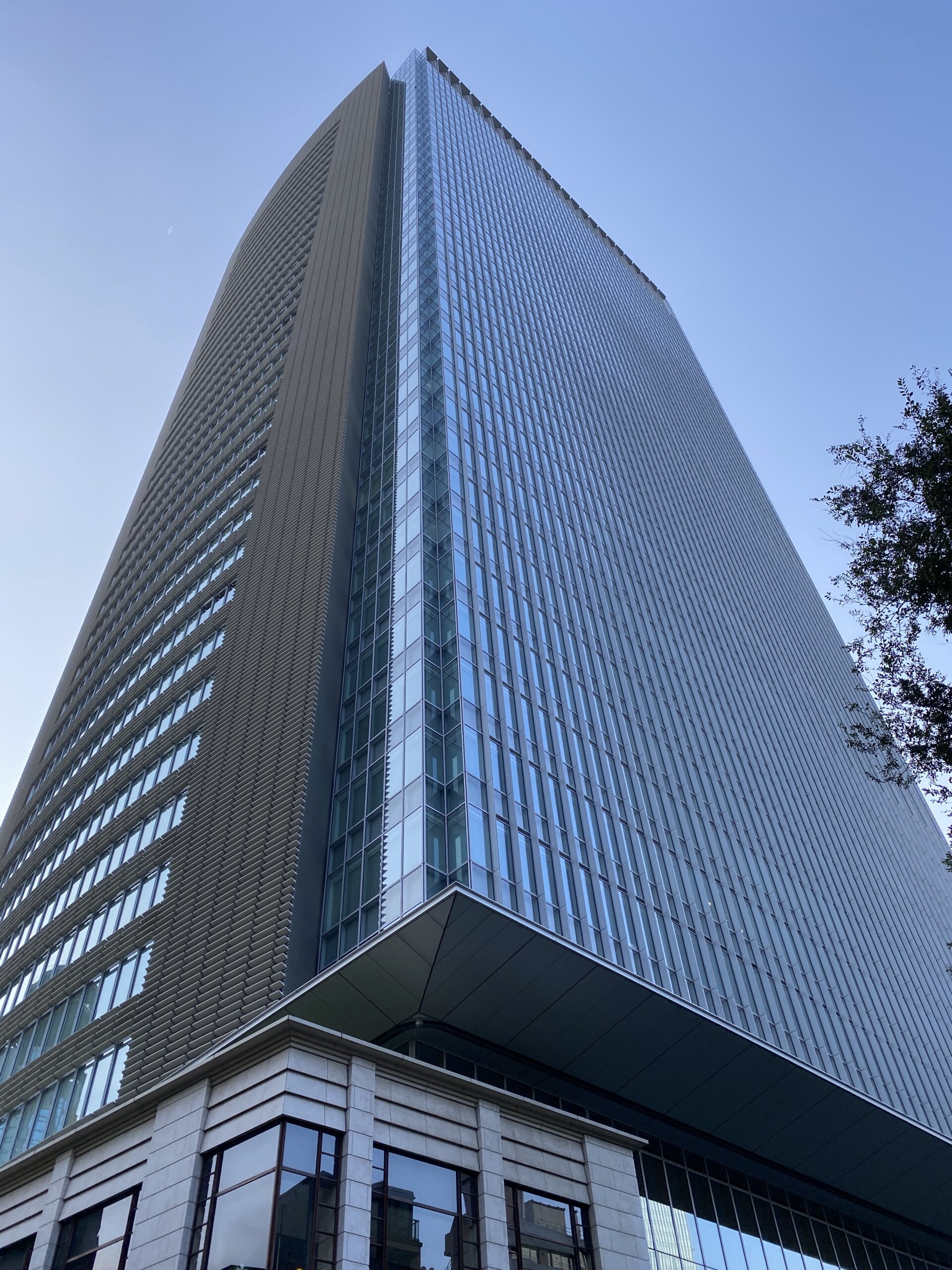 毎日放送・東京支社が入居する本社ビルの外観写真