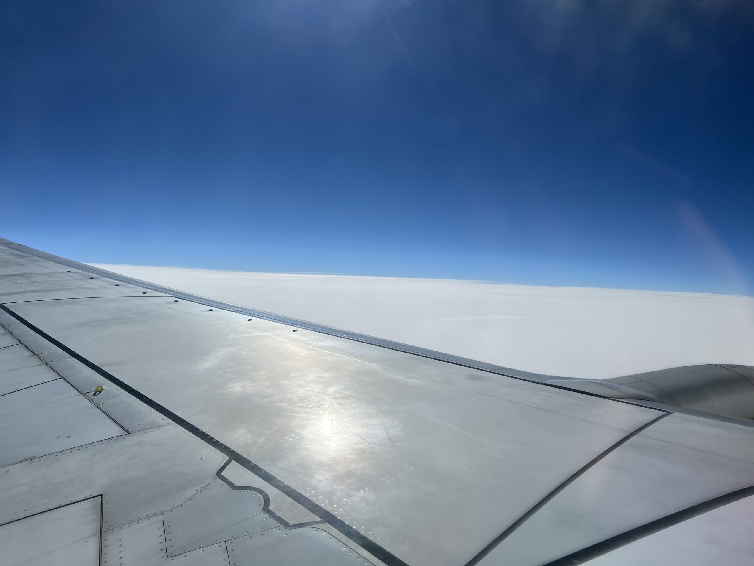 飛行機からの車窓の写真