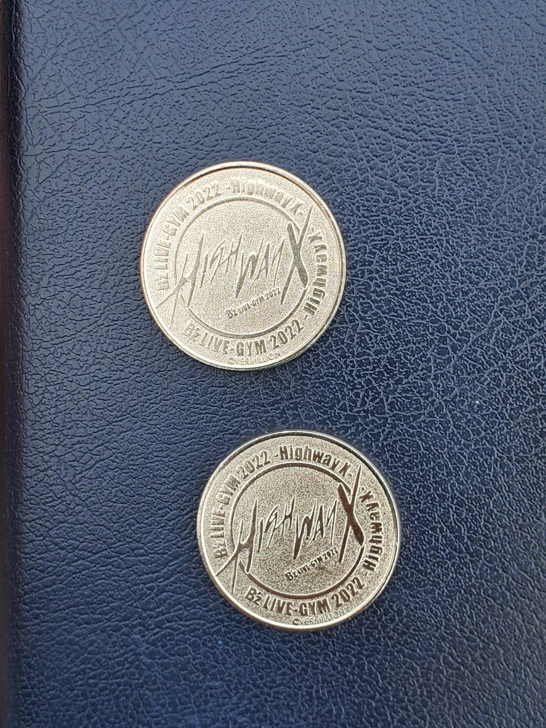 B'z『Highway X』ツアーの専用コインの写真
