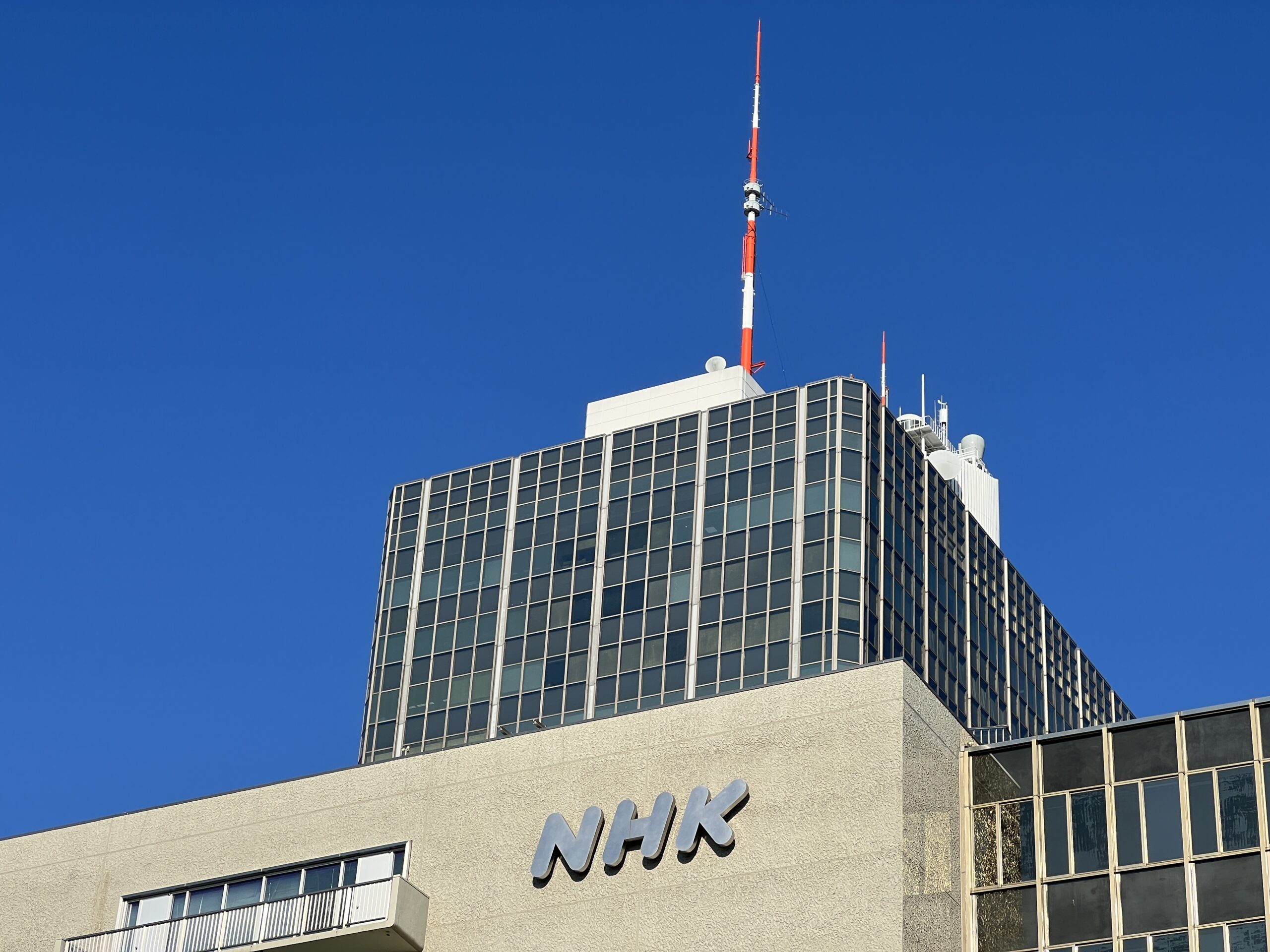 NHKの本社のロゴ写真