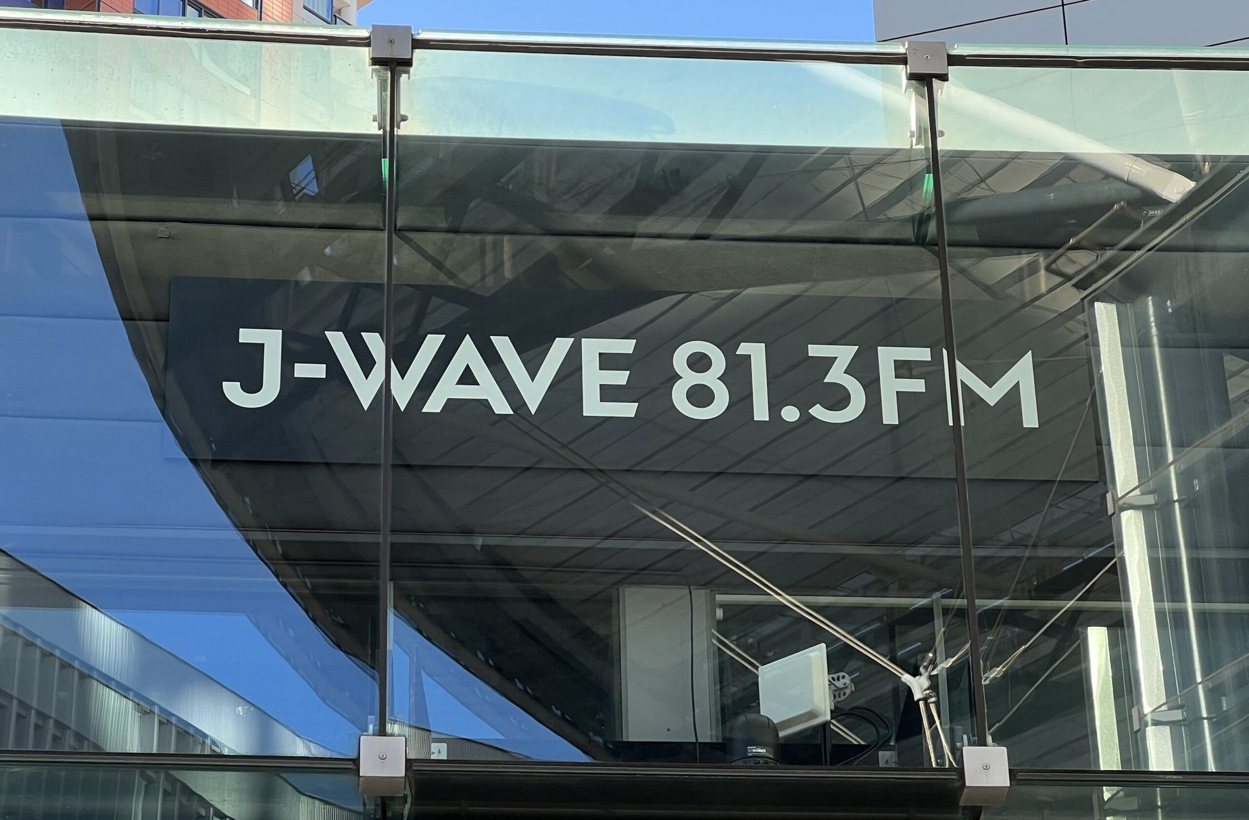 J-WAVEのロゴマーク