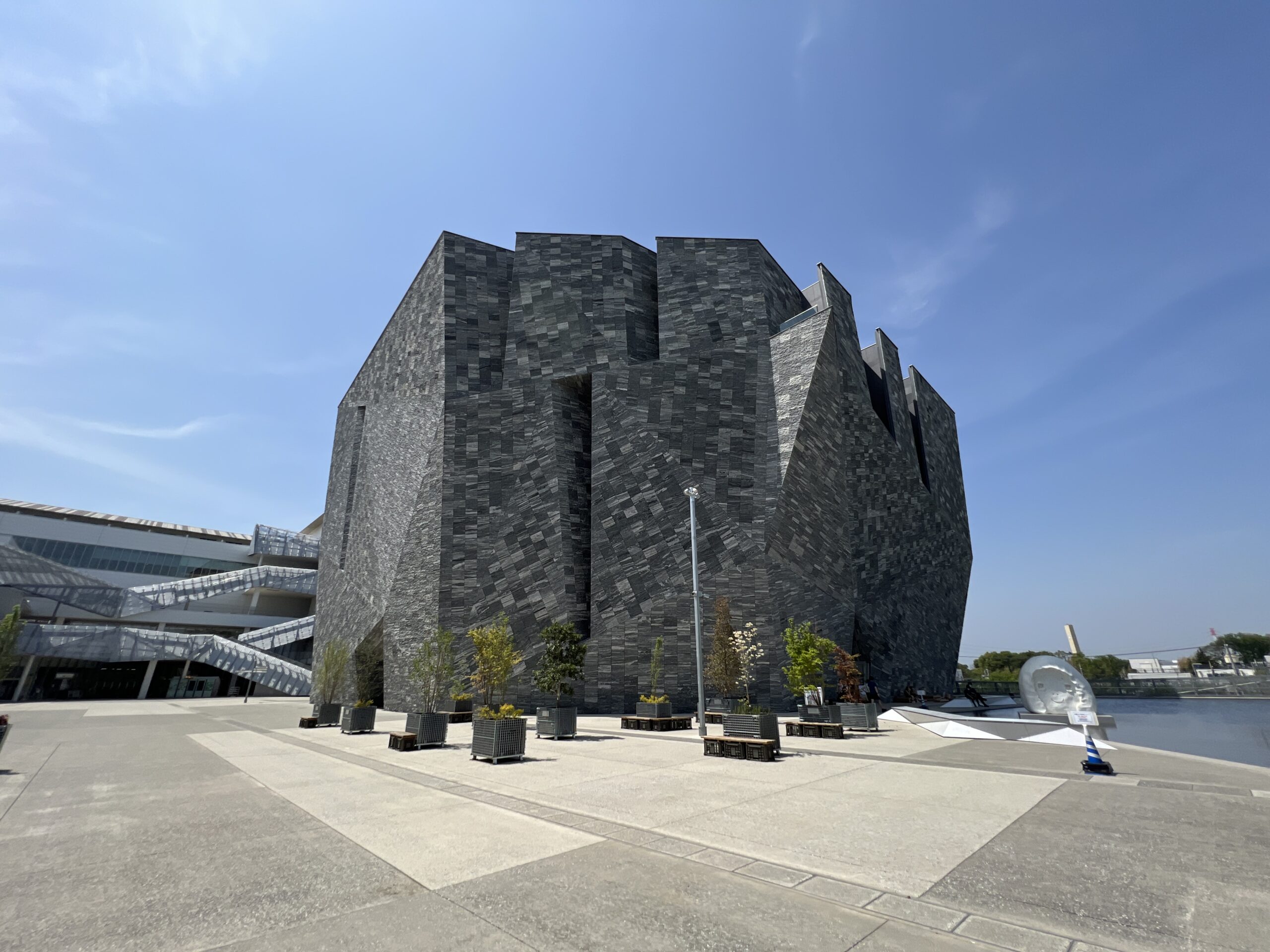 角川武蔵野ミュージアムの外観写真