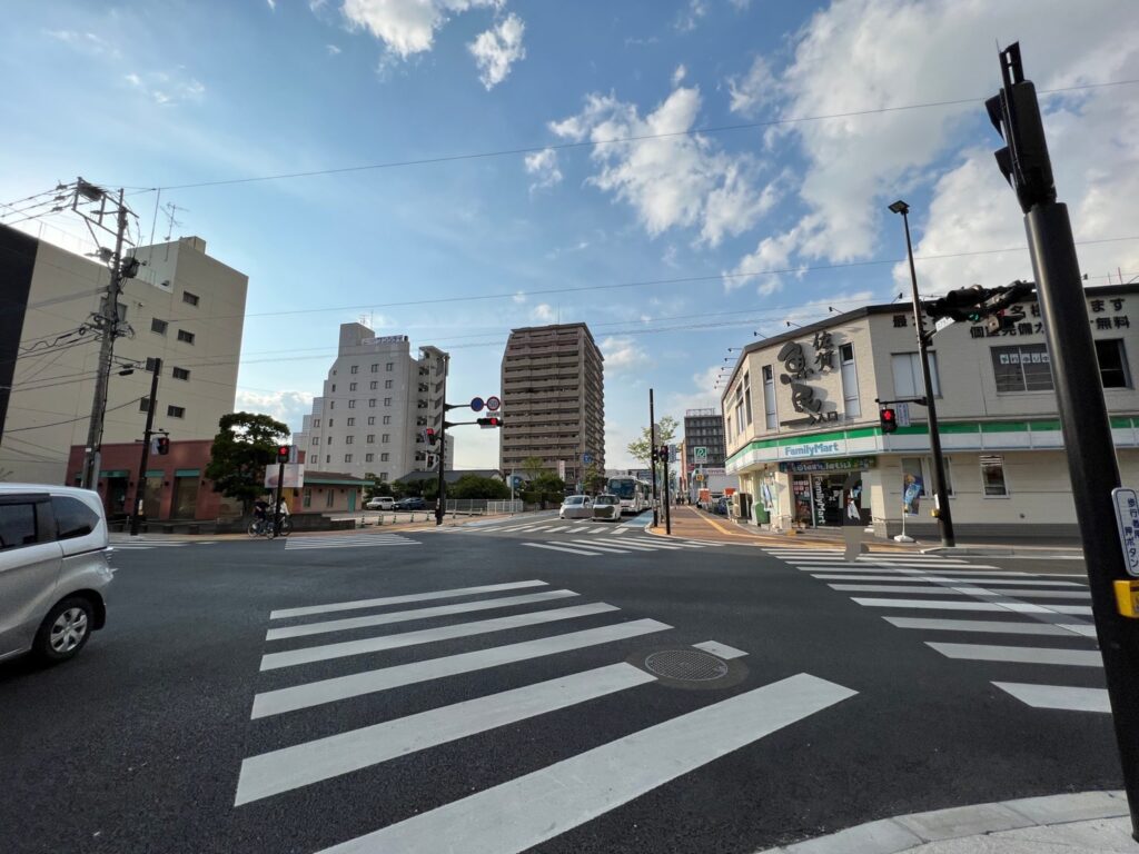 佐賀駅北口のスクランブル交差点の写真