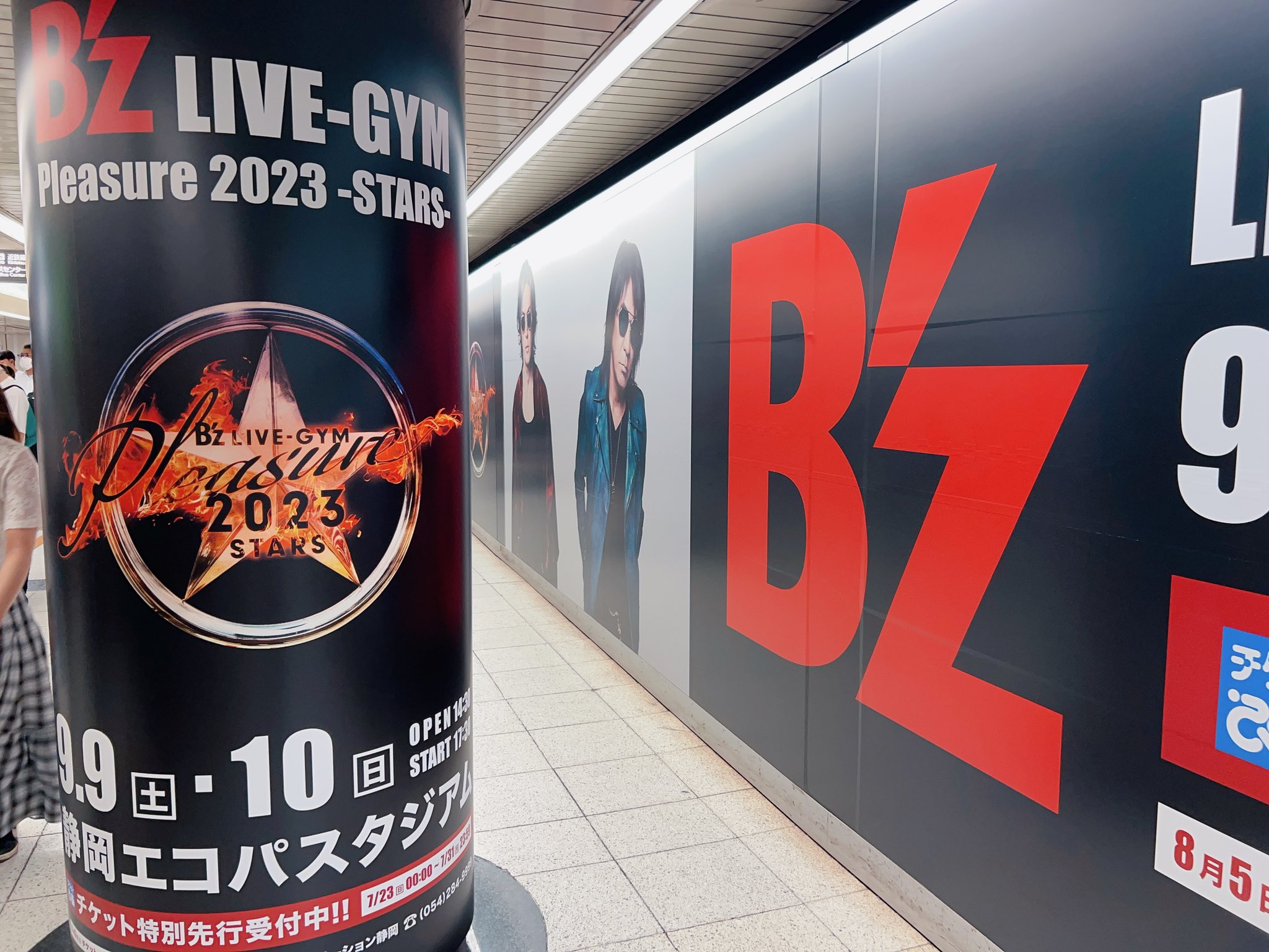 地下鉄東山線名古屋駅構内に掲出されたB'z『STARS』静岡エコパスタジアムスタジアムのジャック広告