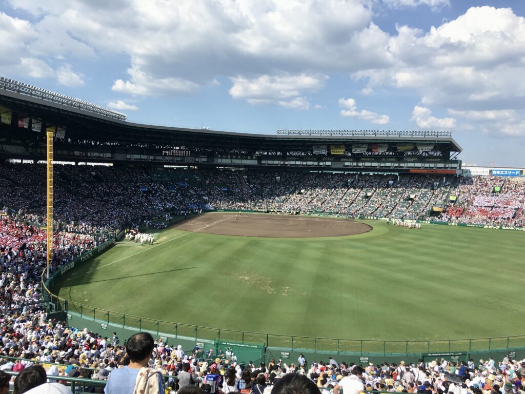 全国高校野球選手権が行われている甲子園球場の様子