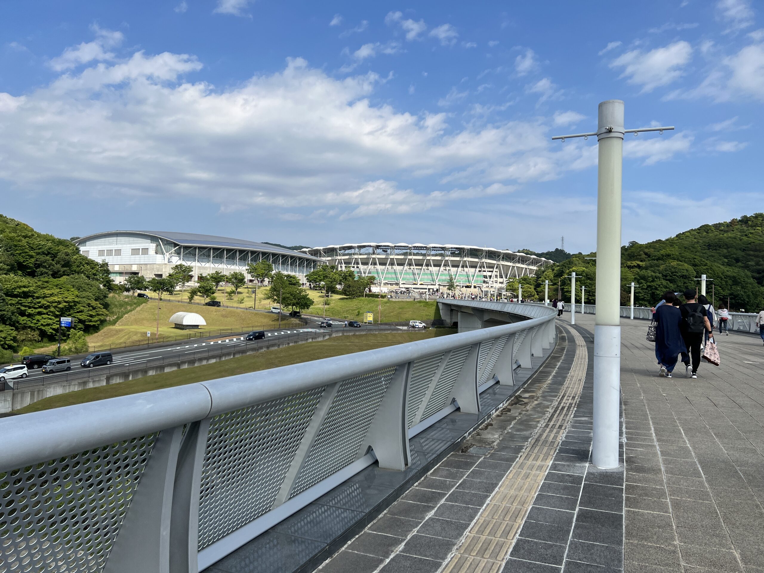 静岡エコパスタジアムとアリーナを遠くから撮影した写真