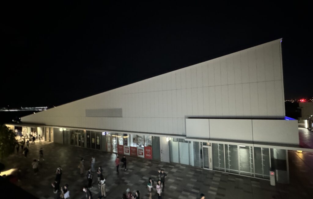 Zepp Haneda（TOKYO）の終演後の夜の写真